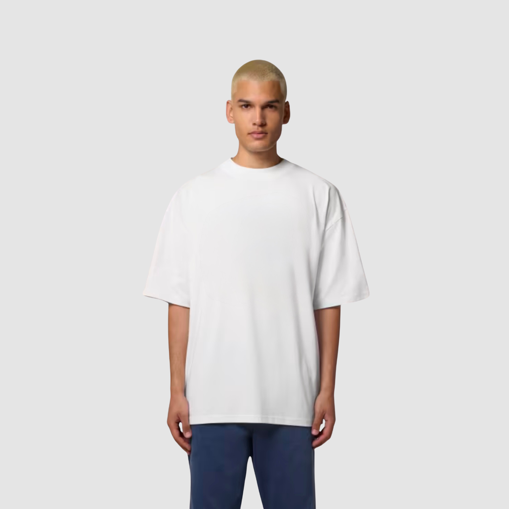 Model trägt Crazy Girlfriend T-Shirt von CDR