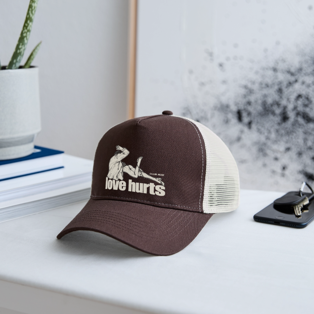 LOVE HURTS CAP - Braun/Beige