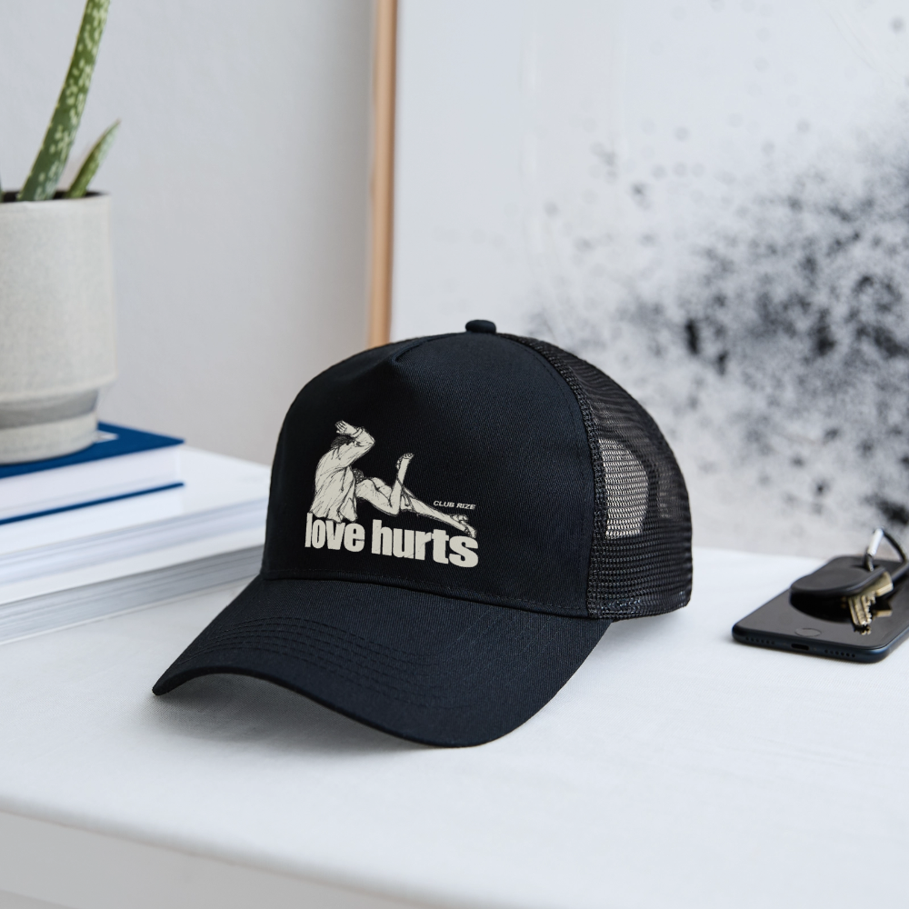 LOVE HURTS CAP - Schwarz/Schwarz
