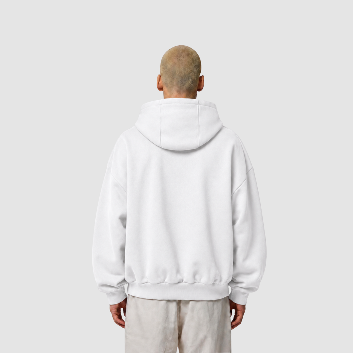 Model trägt Breakfast Of Champions Hoodie von CDR