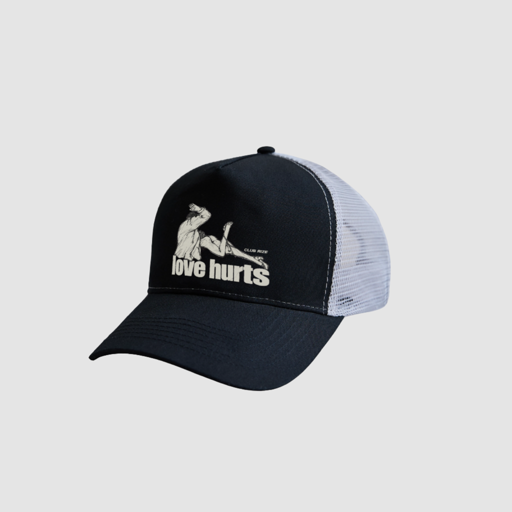 Love Hurts Cap von CDR – Nahaufnahme